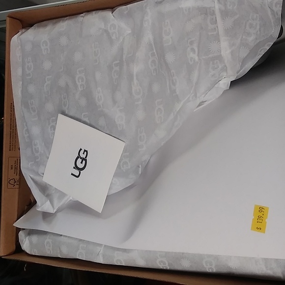 Ugg W Classic Mini UGG Rubber Logo - Picture 3 of 9